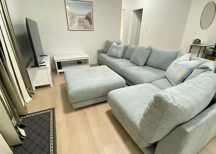 Kozyguru Homebush West 3-Beds Apt With Parking