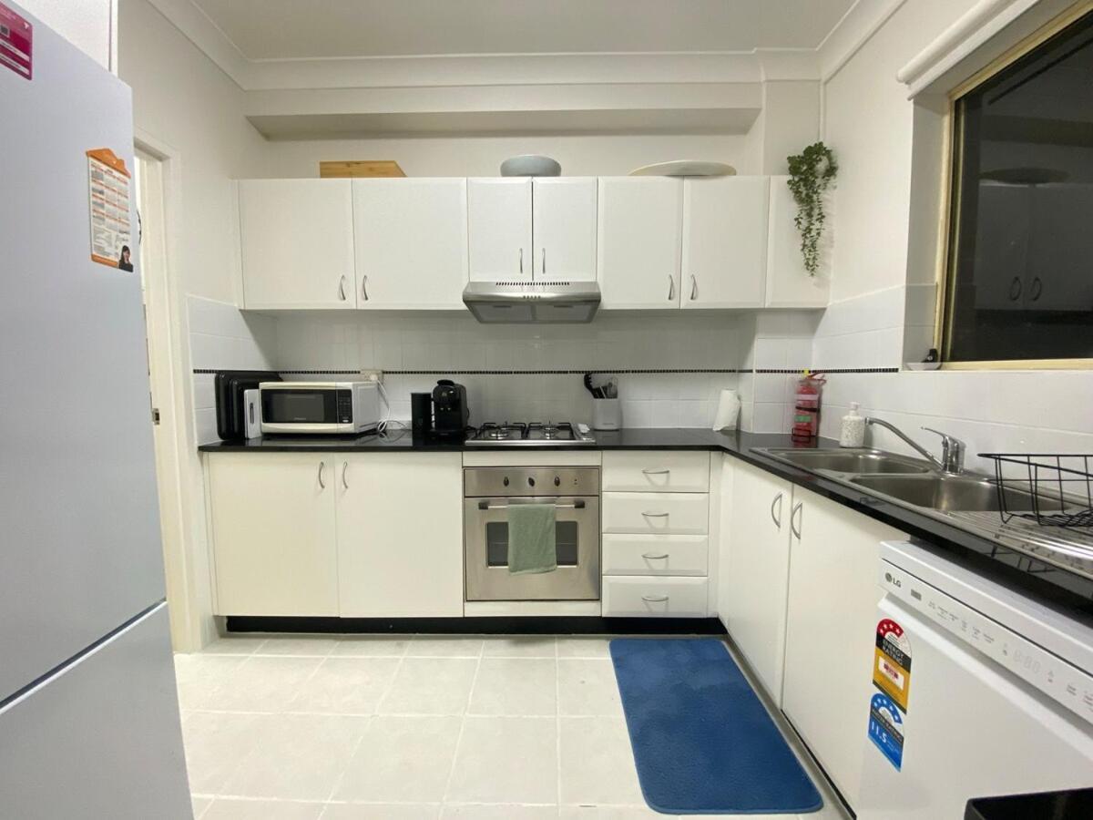 Kozyguru Homebush West 3-beds With Parking Apartment *